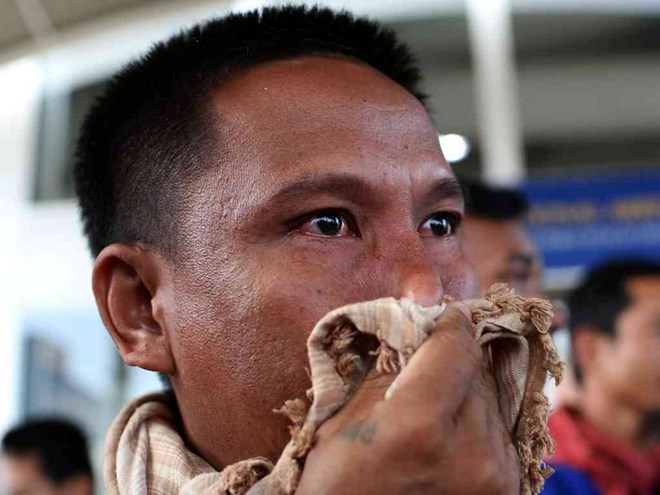One of the 26 Asian sailors released after being held captive by Somalia pirates for more than four years becomes emotional as he arrives at the Jomo Kenyatta International airport in the capital Nairobi, Kenya, October 23, 2016. /REUTERS