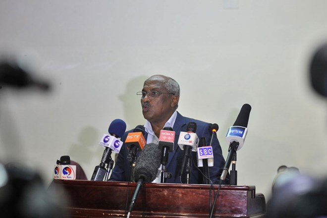 Chairman of the Federal Indirect Electoral Implementation Team (FIEIT), Omar Mohamed Abdulle, announces new dates for Somalia’s electoral process at a press conference in Mogadishu, Somalia, on 26 September 2016. UN Photo/Ilyas Ahmed