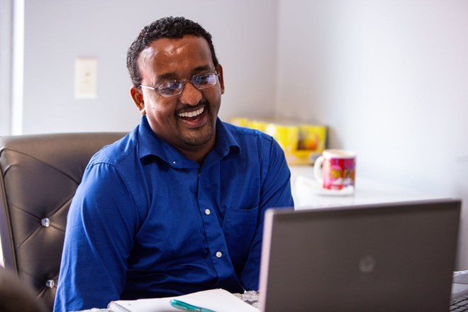 Hassanen Mohamed hosted a meeting of the support group Somali COVID-19 Families from his home in Brooklyn Center on July 18. NICOLE NERI – SPECIAL TO THE STAR TRIBUNE