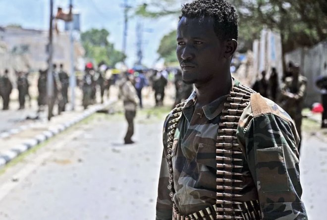 A Somali security force member looks on at the scene of a suicide car bomb blast on August 30, 2016 in Mogadishu [MOHAMED ABDIWAHAB/AFP via Getty Images]