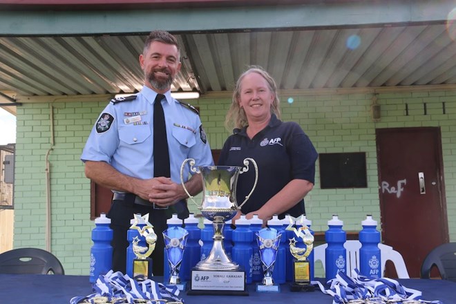 The Australian Federal Police Community Liaison Team’s Detective Leading Senior Constable Shane Johnson and Detective Sergeant Le-Anne McKinnon, who provided the trophy.(ABC News: Lillian Rangiah)