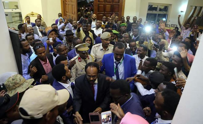 MADAXWEYNAHA U NAXARIISTA: Yaabkii aan ku soo arkay Hotel Jazeera.!