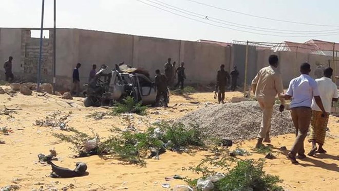 Car bomb at a checkpoint outside Mogadishu wounds 4 soldiers