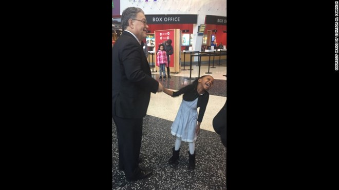 Franken meets Somali girl caught up in travel ban