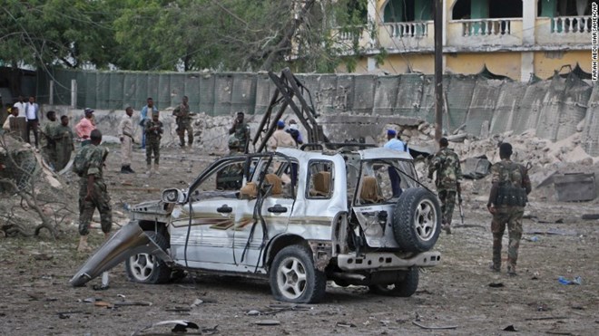 Mogadishu car bombing leaves 10 dead