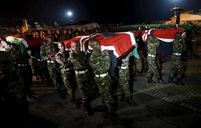 Members of the Kenya Defense Forces carried the coffins of soldiers killed during an attack by the Shabab on a military base in western Somalia.
THOMAS MUKOYA / REUTERS