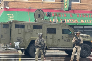 Somali Minnesotans build rights toolkit as federal raids intensify