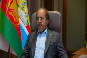 Madaxweynaha Soomaaliya oo wada-tashiyo diblumaasiyadeed la yeeshay hoggaamiyeyaasha Bariga iyo Geeska Afrika